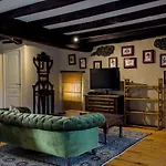 Court Au Château Le But