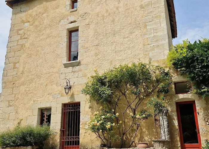 Court Au Château Le But